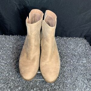 FRYE AND CO. Tan Ankle Boots